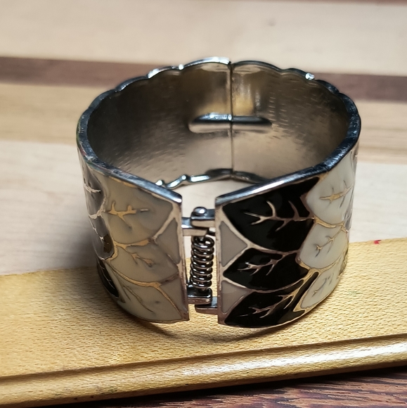 Inged Bracelet Peacock Fashion Enamel Silver Tone Blk/Ivory - Picture 2 of 12